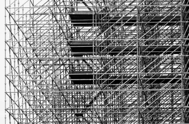 g867a7a661b76e5d4750d65ae0fe8b997838c2f5f9c4bd49ea39ef95ce3e5d0ba2f77c3d6ab72fc6d70b3b18c0db6cbe59810ad2e8d1c18aabbc9c557f2639abe 1280 4928852 scaffold, scaffolding, support, pole, construction, right, angle, orthogonal, square, structure, temporary, platform, precarious, excessive, gray support, gray construction, scaffold, scaffolding, scaffolding, scaffolding, scaffolding, scaffolding